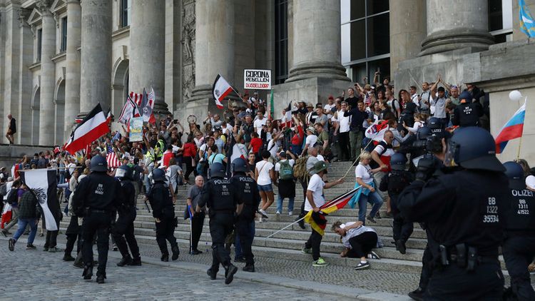 More than 30 police officers injured in Berlin protests
