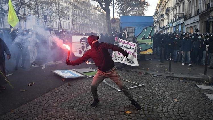 France: Controversial plank dropped from security bill