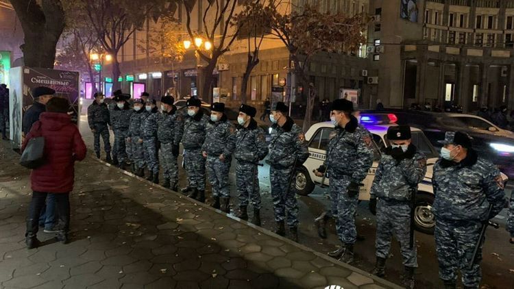 Yerevan police detains 35 opposition activists demanding Pashinian's resignation 