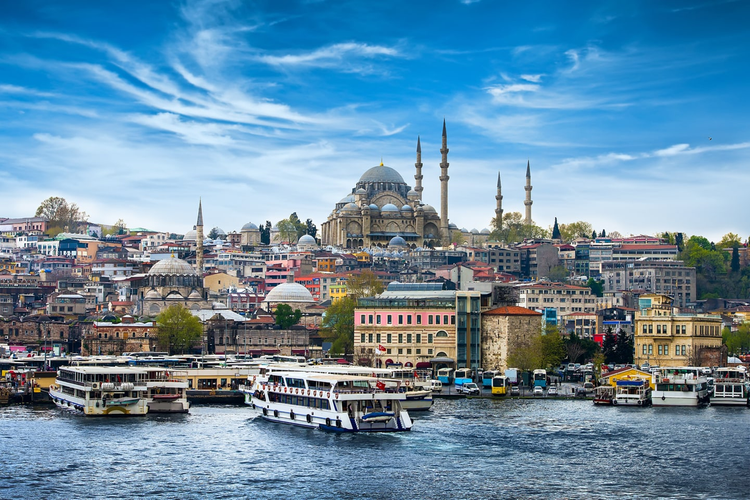 Turkey-wide weekend curfew becomes effective