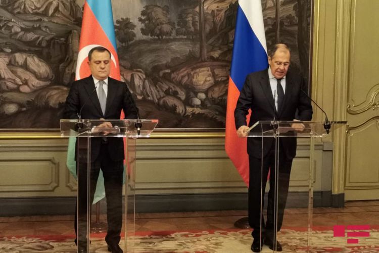 Azerbaijani and Russian FMs hold phone conversation 