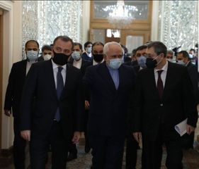 Azerbaijani and Iranian FMs meet