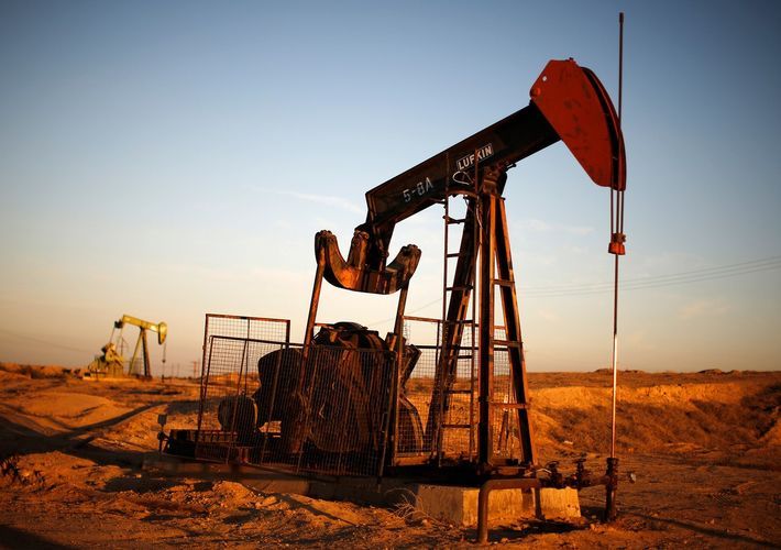 Azerbaijani oil prices slightly decrease
