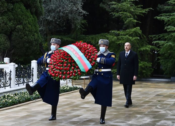 President Ilham Aliyev and first lady Mehriban Aliyeva visited grave of national leader Heydar Aliyev - UPDATED