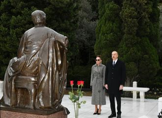 President Ilham Aliyev and first lady Mehriban Aliyeva visited grave of national leader Heydar Aliyev - UPDATED