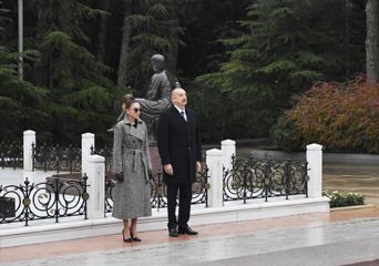 President Ilham Aliyev and first lady Mehriban Aliyeva visited grave of national leader Heydar Aliyev - UPDATED