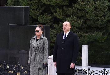 President Ilham Aliyev and first lady Mehriban Aliyeva visited grave of national leader Heydar Aliyev - UPDATED