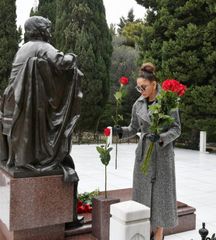 President Ilham Aliyev and first lady Mehriban Aliyeva visited grave of national leader Heydar Aliyev - UPDATED