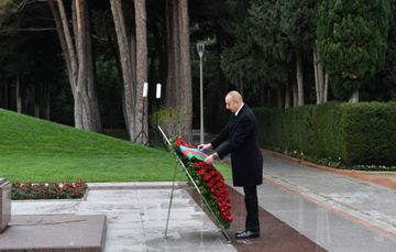 President Ilham Aliyev and first lady Mehriban Aliyeva visited grave of national leader Heydar Aliyev - UPDATED