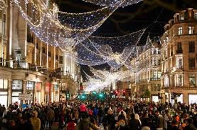 UK government told relaxing COVID rules at Christmas will cost lives