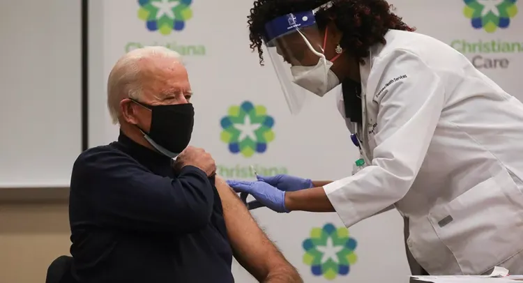 Joe Biden receives Pfizer's COVID-19 vaccine in Delaware hospital - VIDEO