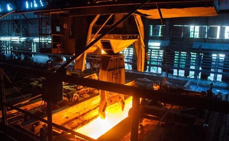 World steel output fell 5% in November