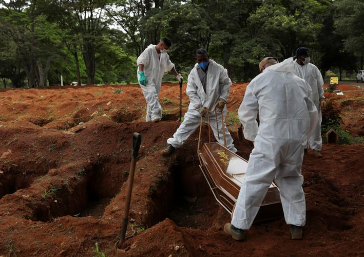 Brazil sees 307 COVID-19 deaths, Bolsonaro not worried about vaccine delays