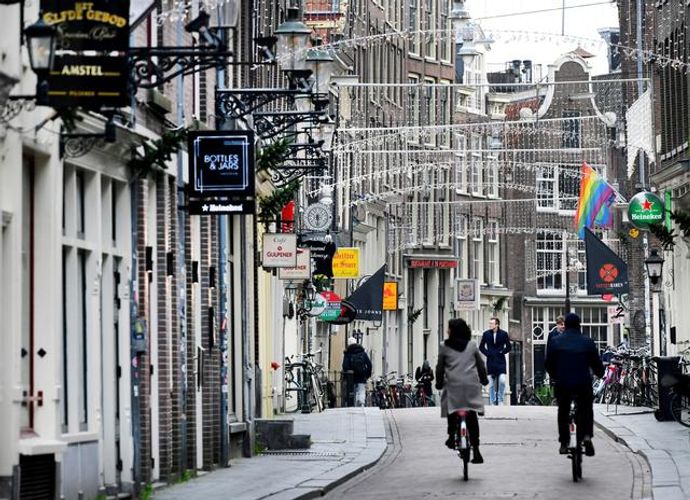 Netherlands to vaccinate emergency care workers as soon as possible