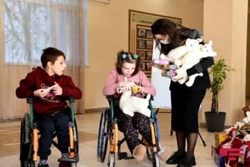 Heydar Aliyev Foundation sends New Year gifts to orphanages and boarding schools