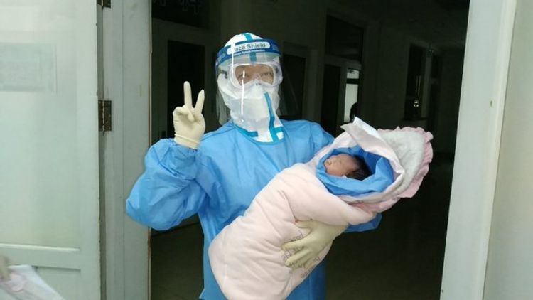 Infected woman gives birth to healthy baby in China's Harbin