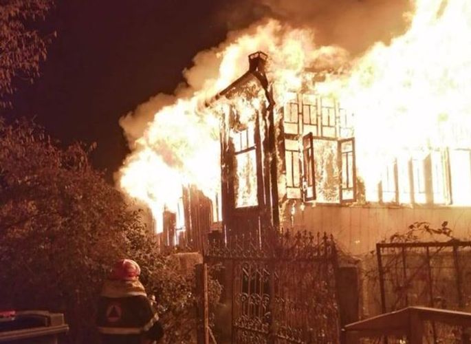 6 people,including 2 adults killed in house fire in Georgia