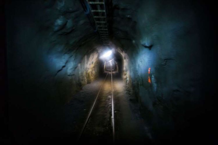 Two die in Zimbabwe gold mine collapse