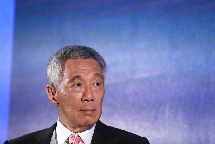 Fear can be more harmful than coronavirus, Singapore PM says after run on shops