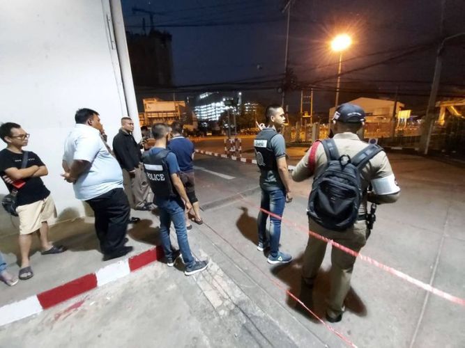 Gunshots heard at mall in Thailand where shooter holed up