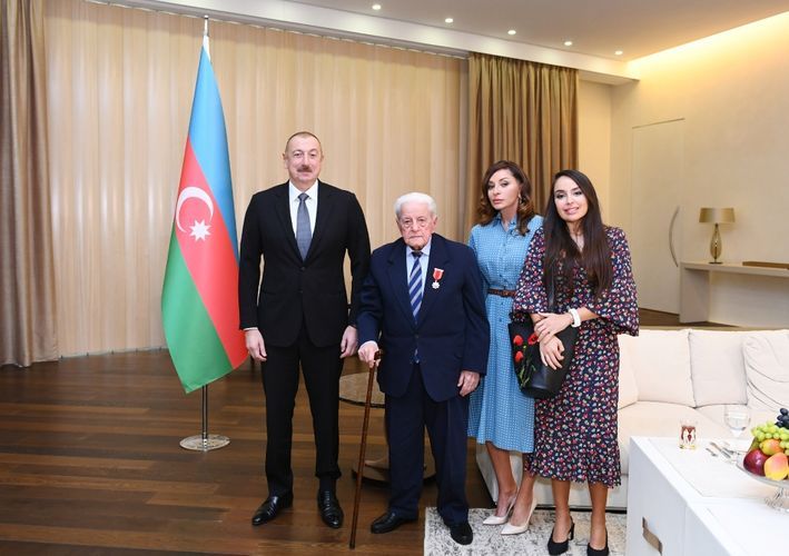President Ilham Aliyev presents "Sharaf" Order to People’s Artist Alibaba Mammadov
