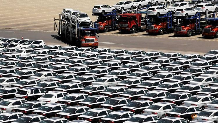 China's January auto sales expected to fall 18 percent year-on-year, 19th month of decline
