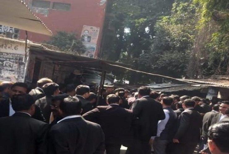 Several people injured in India court explosion