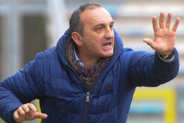Serie D coach sent off for slapping own player - VIDEO