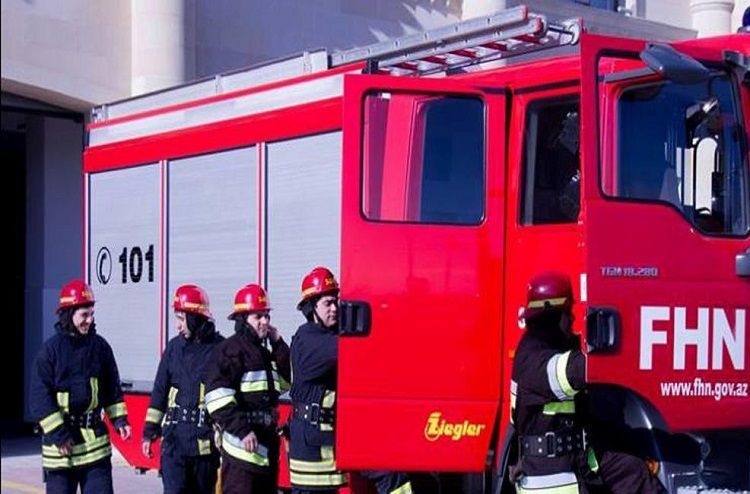Fire hits dormitory, settled by internally-displaced people in Baku