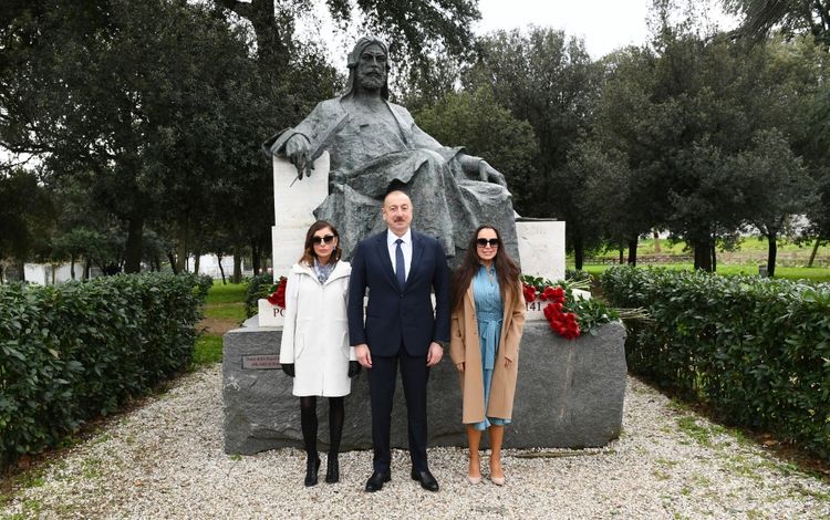 President Ilham Aliyev visited monument to great Azerbaijani poet and thinker Nizami Ganjavi in Rome