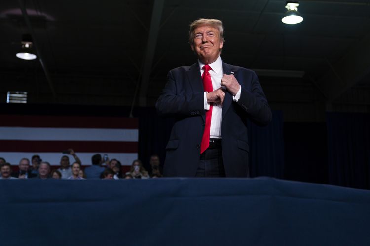 Trump: "Confident China is trying very hard" in handling coronavirus outbreak