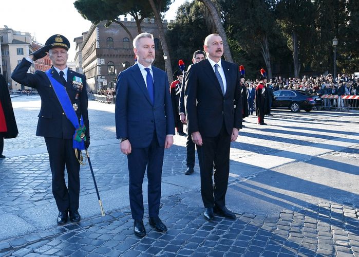President Ilham Aliyev visited Tomb of the Unknown Soldier in Rome