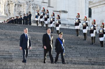President Ilham Aliyev visited Tomb of the Unknown Soldier in Rome