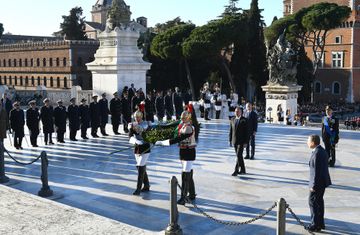 President Ilham Aliyev visited Tomb of the Unknown Soldier in Rome