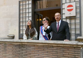 President Ilham Aliyev and first lady Mehriban Aliyeva viewed Sistine Chapel and St. Peter's Basilica in Vatican