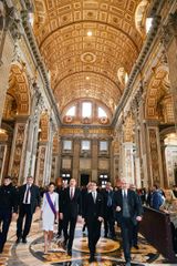 President Ilham Aliyev and first lady Mehriban Aliyeva viewed Sistine Chapel and St. Peter's Basilica in Vatican