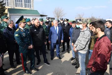 Azerbaijan's seven governmental structure head viewed condition at border checkpoints with Iran