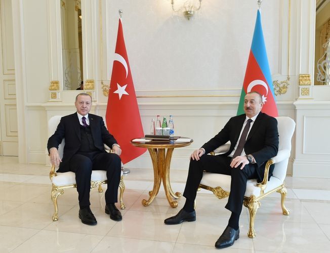 Azerbaijani, Turkish presidents hold one-on-one meeting