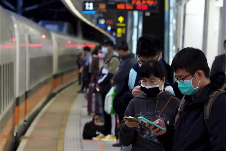 Taiwan raises epidemic response level, halts pilgrimage on virus concerns