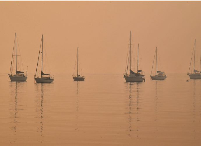 Bushfires sweep across southeast Australia, 2 more killed
