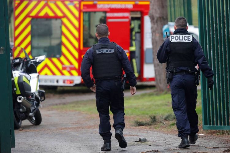 French police shoot and wound knifeman shouting 'Allahu akbar' in Metz
