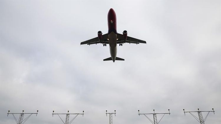 Some airlines suspend flights over Iran and Iraq