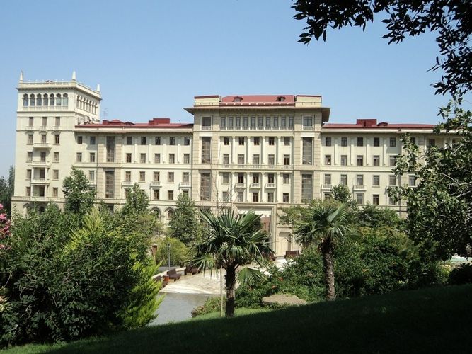 Azerbaijani PM Ali Asadov offers condolences to Iranian First Vice President and Ukrainian PM
