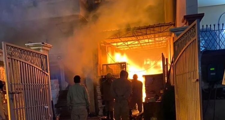 One dead in massive fire at paper factory in India