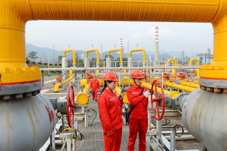 China opens up oil and gas exploration, production to foreign firms
