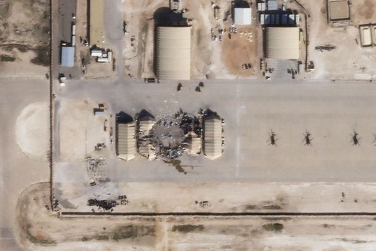 Rocket falls near Iraqi base housing U.S. troops: police sources