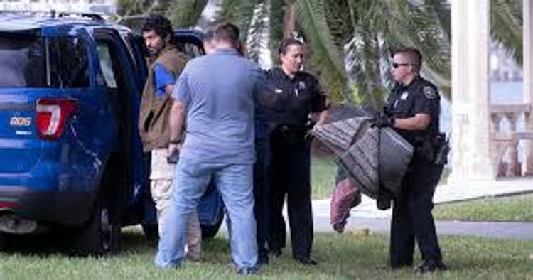 Police arrest Iranian man carrying weapons and $22,000 in cash near Trump's resort