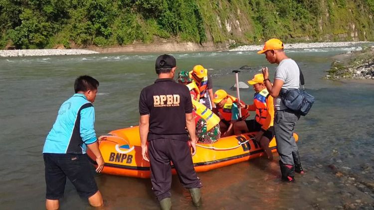 Nine killed and others missing as Indonesia footbridge collapses