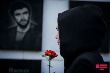 Azerbaijan commemorates martyrs of January 20 - PHOTOSESSION