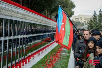 Azerbaijan commemorates martyrs of January 20 - PHOTOSESSION